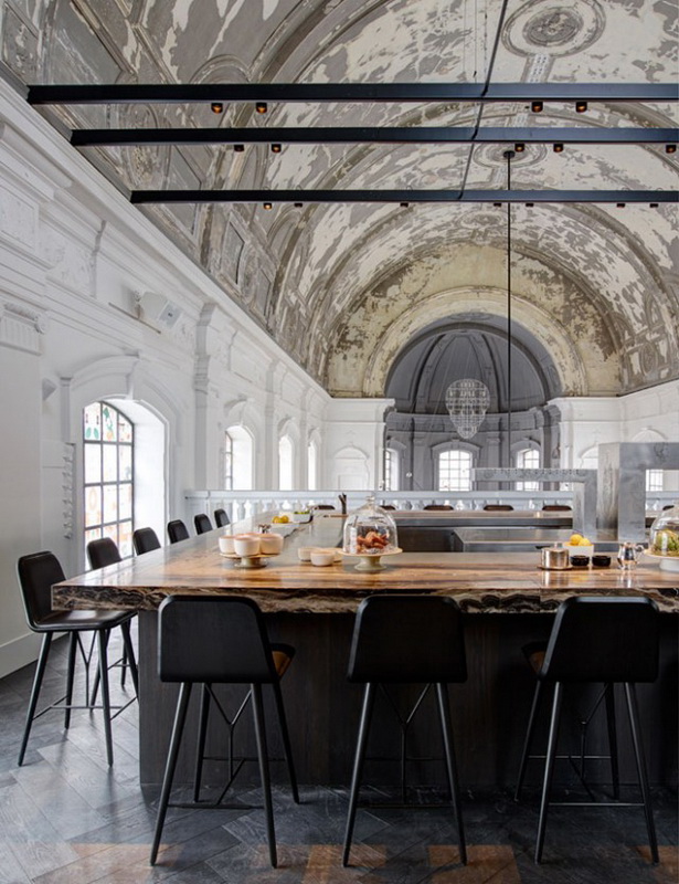 Old-Chapel-converted-in-Restaurant-in-Antwerp1-640x_8.jpg