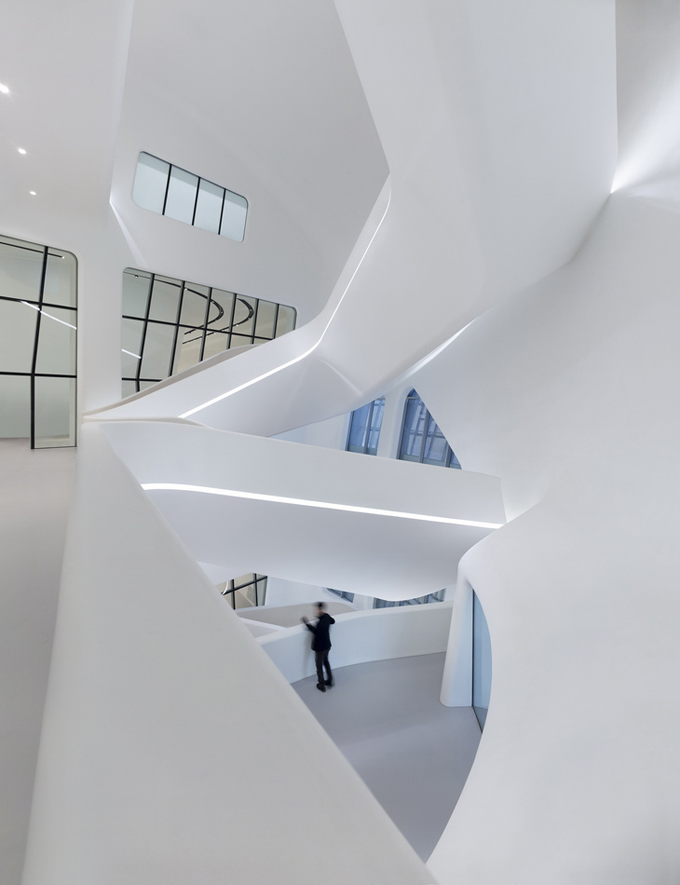 Dongdaemun-Plaza-Zaha-Hadid-08.jpg