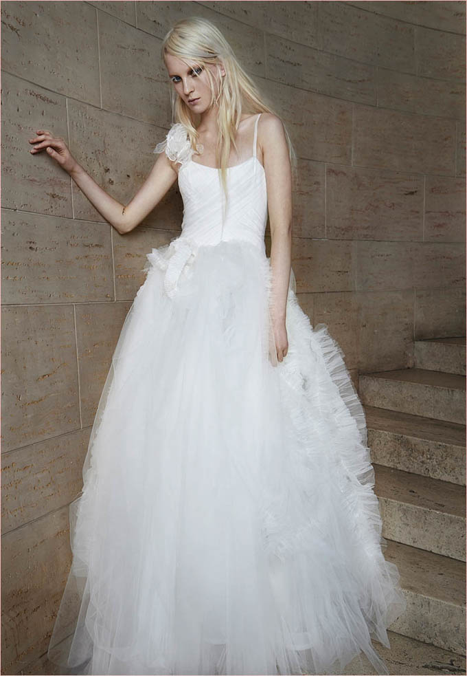 vera-wang-bridal-spring-2015-dresses19.jpg