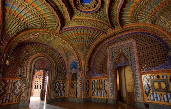 Abandoned-Technicolor-Castle-_02.jpg