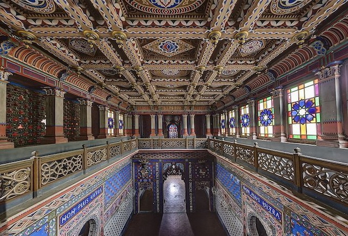 Abandoned-Technicolor-Castle-_04.jpg