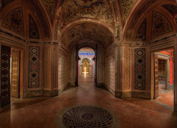 Abandoned-Technicolor-Castle-_08.jpg