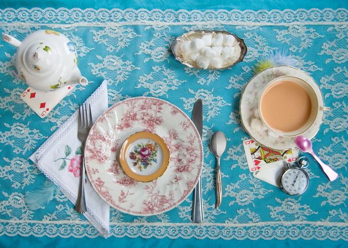 Fictitious_Dishes_aliceinwonderlan_01.jpg