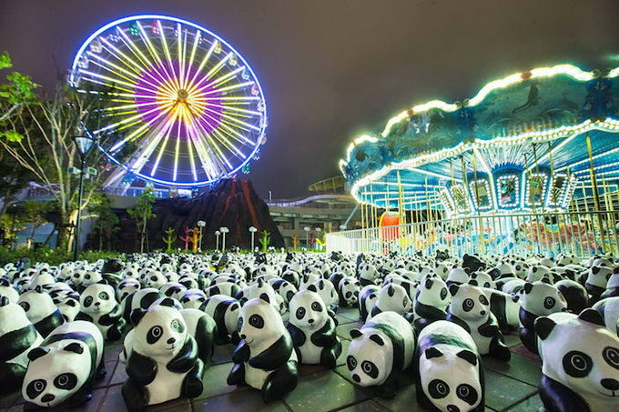 1600_pandas_hong_kong_01.jpg