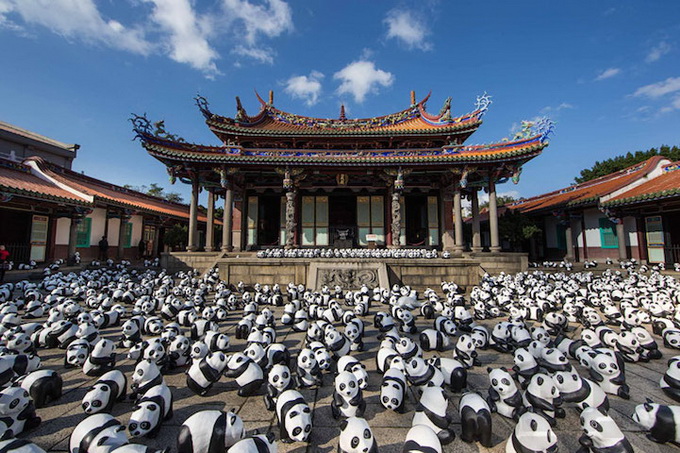1600_pandas_hong_kong_09.jpg