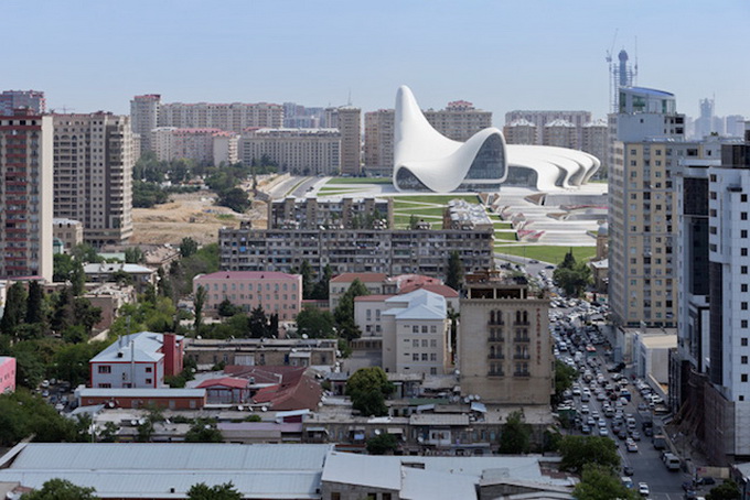 1-heydar-aliyev-center-by-zaha-hadid-architects-photo-by-Hufton-and-Cro.jpg