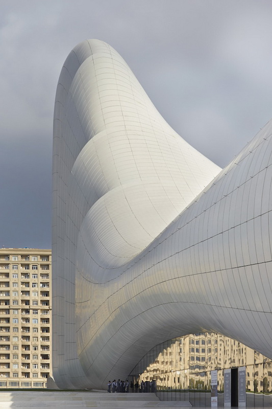 13-heydar-aliyev-center-by-zaha-hadid-architects-photo-by-Hufton-and-Cro.jpg
