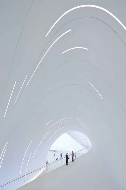 6-heydar-aliyev-center-by-zaha-hadid-architects-photo-by-Hufton-and-Cro.jpg