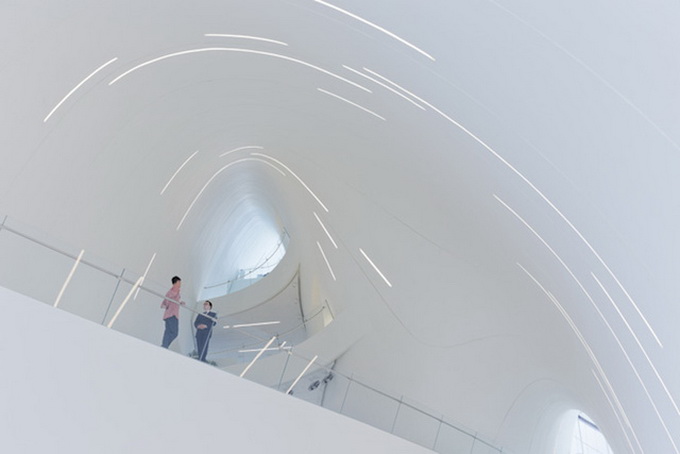 7-heydar-aliyev-center-by-zaha-hadid-architects-photo-by-Hufton-and-Cro.jpg