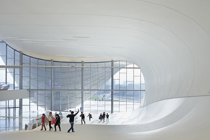 9-heydar-aliyev-center-by-zaha-hadid-architects-photo-by-Hufton-and-Cro.jpg
