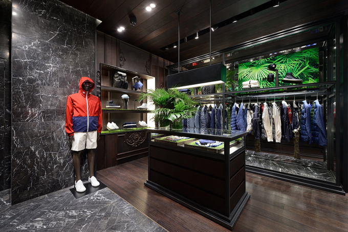 Moncler-Boutique-Moscow-02.jpg