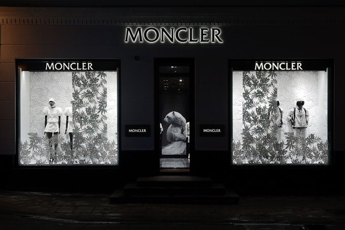 Moncler-Boutique-Moscow-04.jpg
