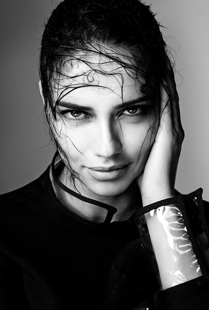 Adriana-Lima-Vogue-Italia-Steven-Meisel-14.jpg