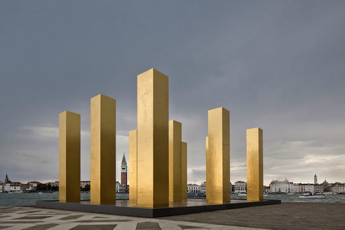 Gold-Columns-at-The-Venice-Biennale-_4.jpg