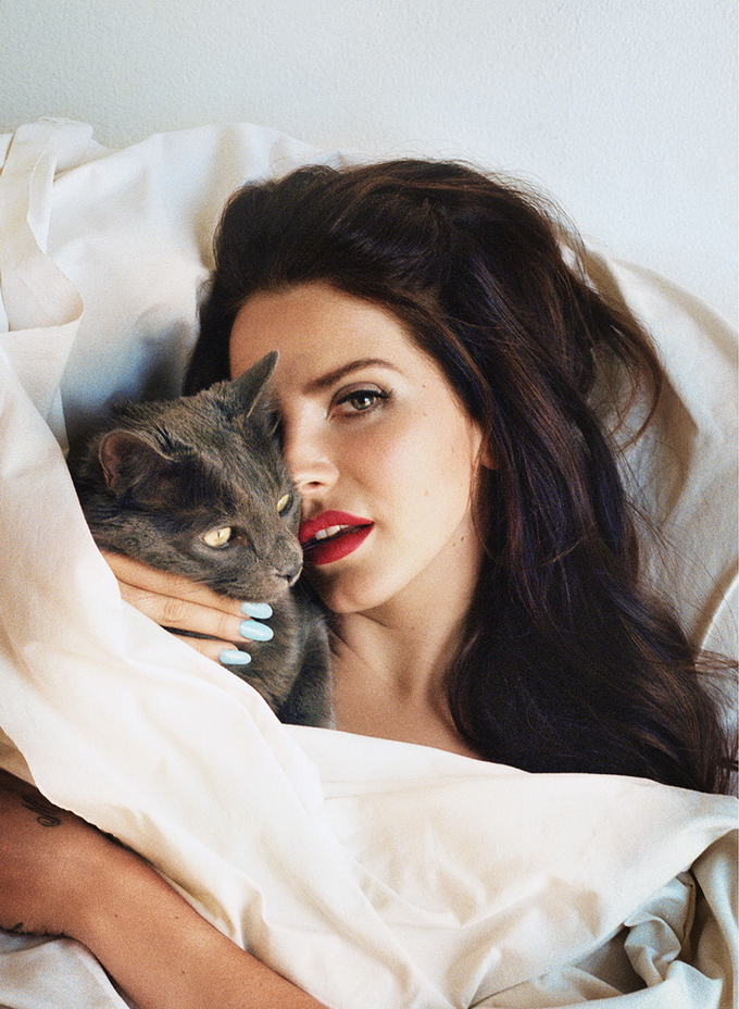 LANADELREYROLLINGSTONETHEOWENNER01.jpg