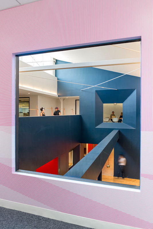 Inside-Beats-by-Dre-Office1-640x471.jpg