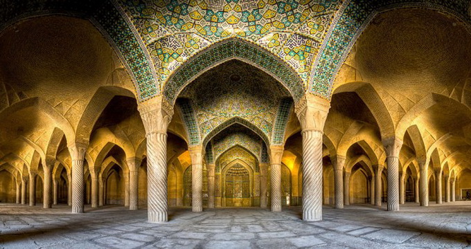 Incredible-and-Colorful-Mosque-1-640x627.jpg