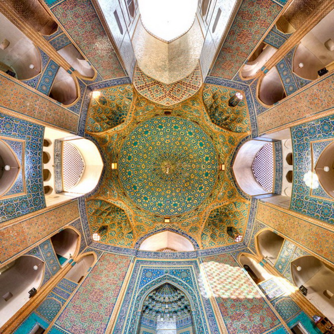 Incredible-and-Colorful-Mosque-1-640x629.jpg