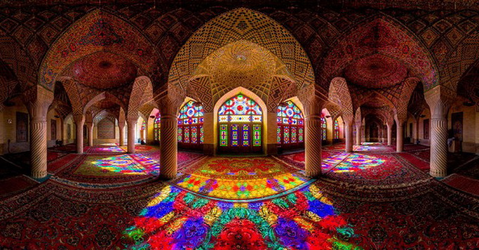 Incredible-and-Colorful-Mosque-1-640x630.jpg