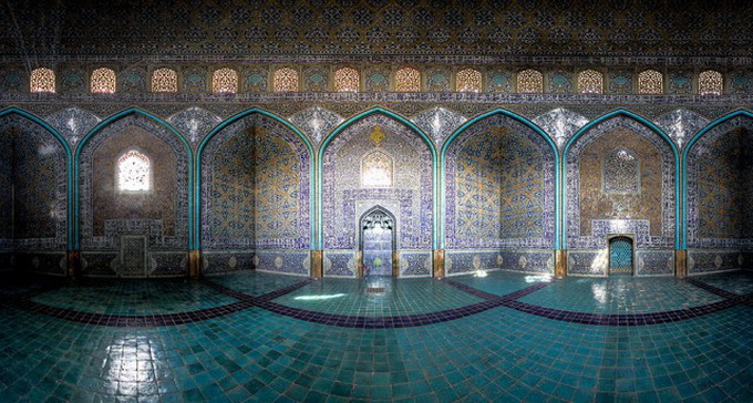 Incredible-and-Colorful-Mosque-1-640x632.jpg