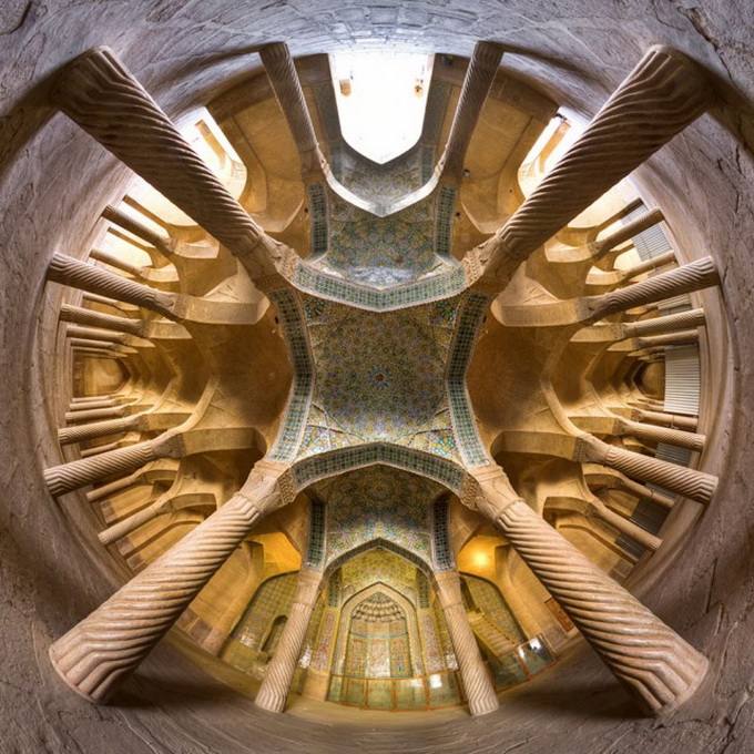 Incredible-and-Colorful-Mosque-1-640x634.jpg