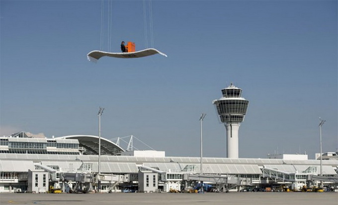 Flying-Piano-in-Munich1-640x455.jpg