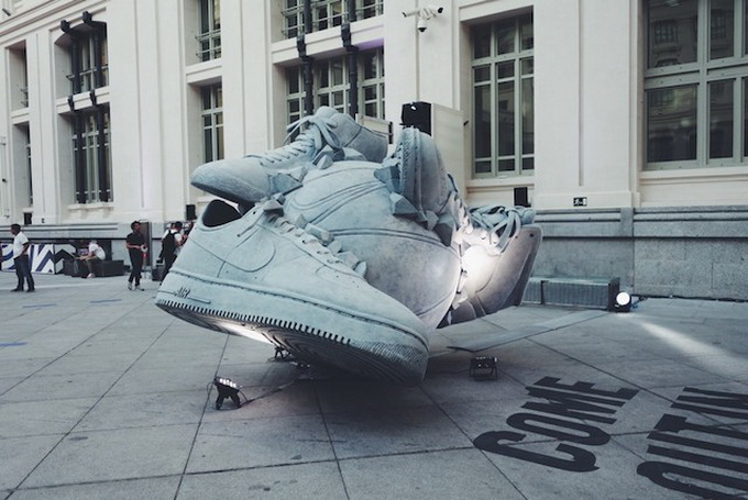 Скульптура Nike SNEAKERBALL
