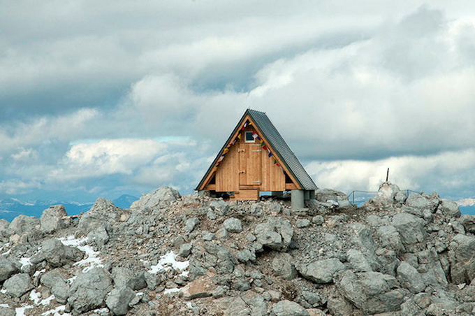 mountain-hut-house-1.jpg