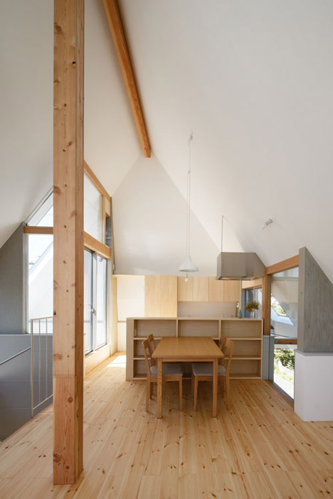 HouseAA-by-Moca-Architects_archiscene_468_17.jpg