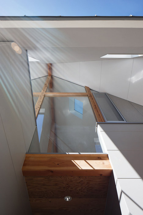 HouseAA-by-Moca-Architects_archiscene_468_4.jpg