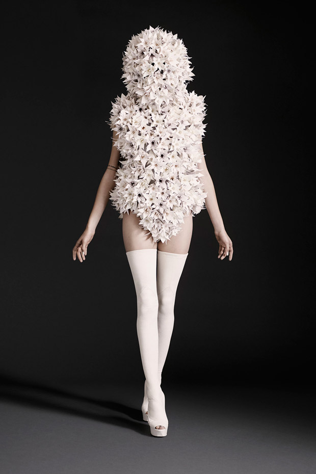 Marina-Krtinic-Gareth-Pugh-Spring-Summer-2015-02.jpg