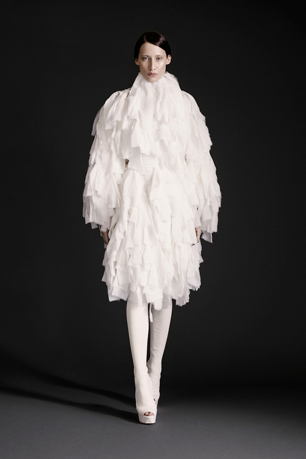 Marina-Krtinic-Gareth-Pugh-Spring-Summer-2015-07.jpg