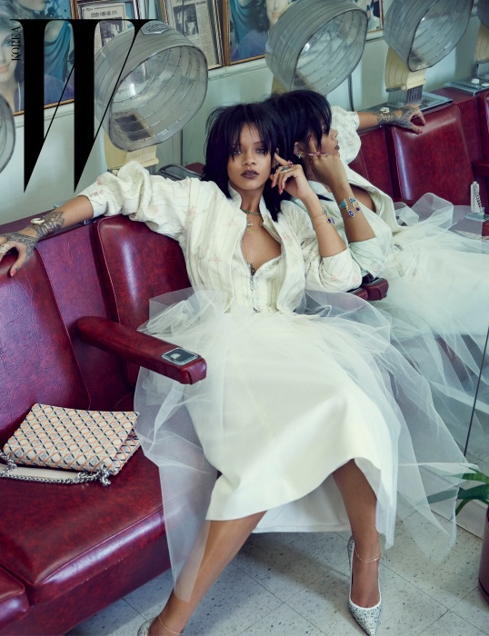 rihanna-dior-fashion-shoot-w-korea03.jpg