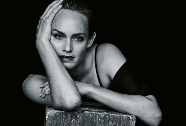 Amber-Valletta-Zeit-Magazine-Peter-Lindbergh-11-620x421.jpg