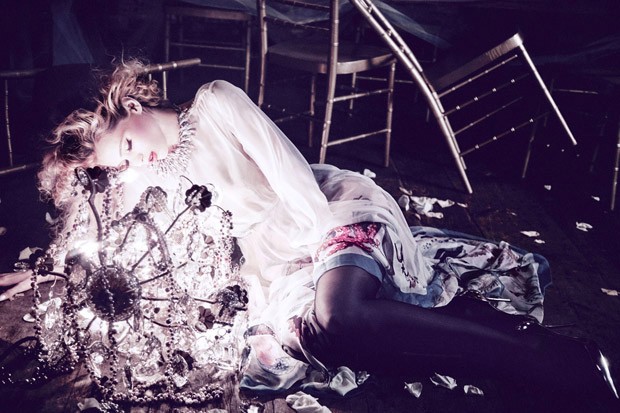 Abbey-Lee-Ellen-von-Unwerth-Vs-Magazine-05-620x413.jpg