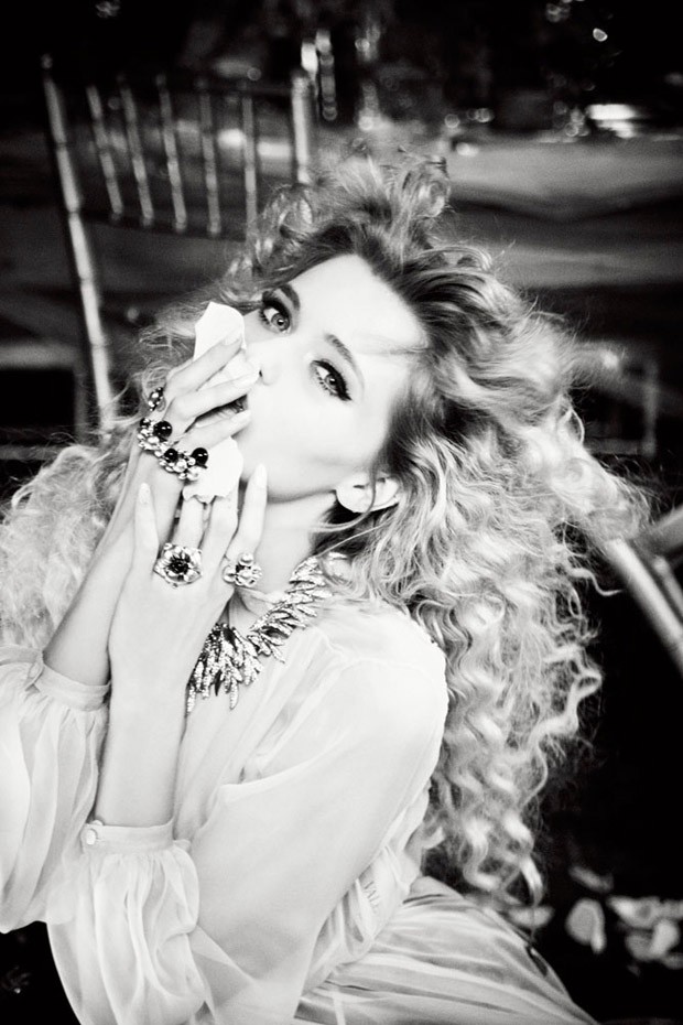 Abbey-Lee-Ellen-von-Unwerth-Vs-Magazine-06-620x930.jpg