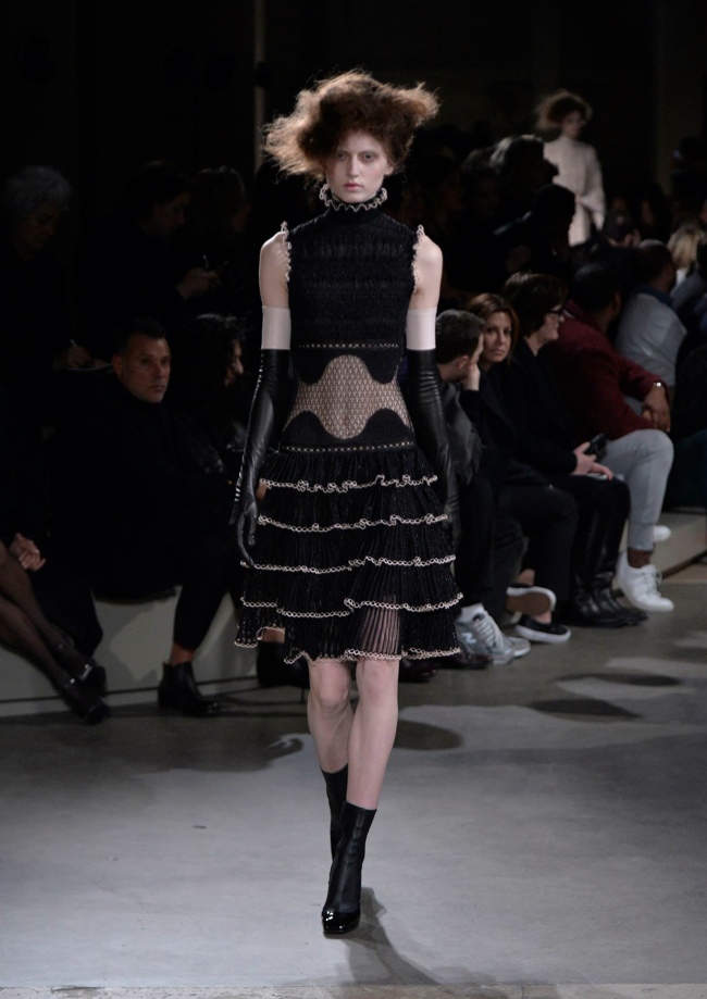 alexander-mcqueen-fall-winter-2015-runway09.jpg