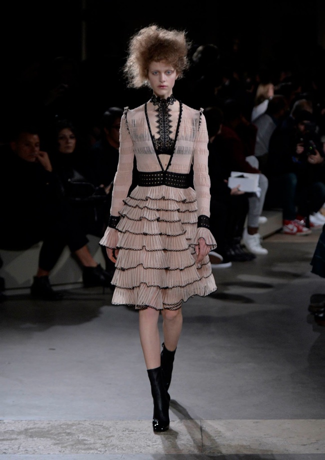 alexander-mcqueen-fall-winter-2015-runway13.jpg