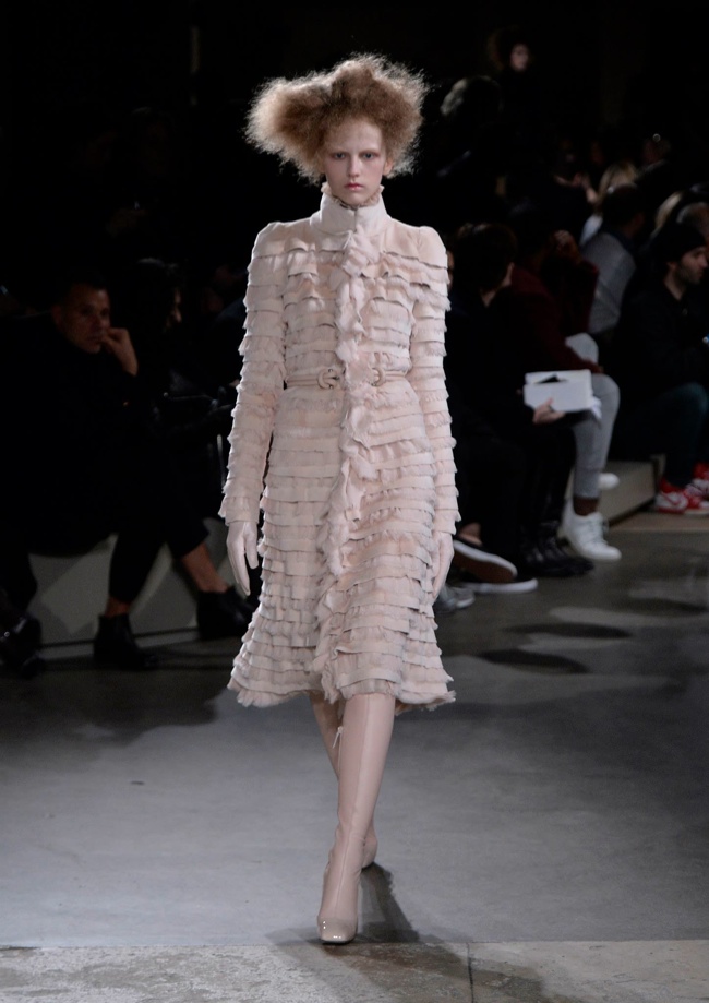 alexander-mcqueen-fall-winter-2015-runway14.jpg