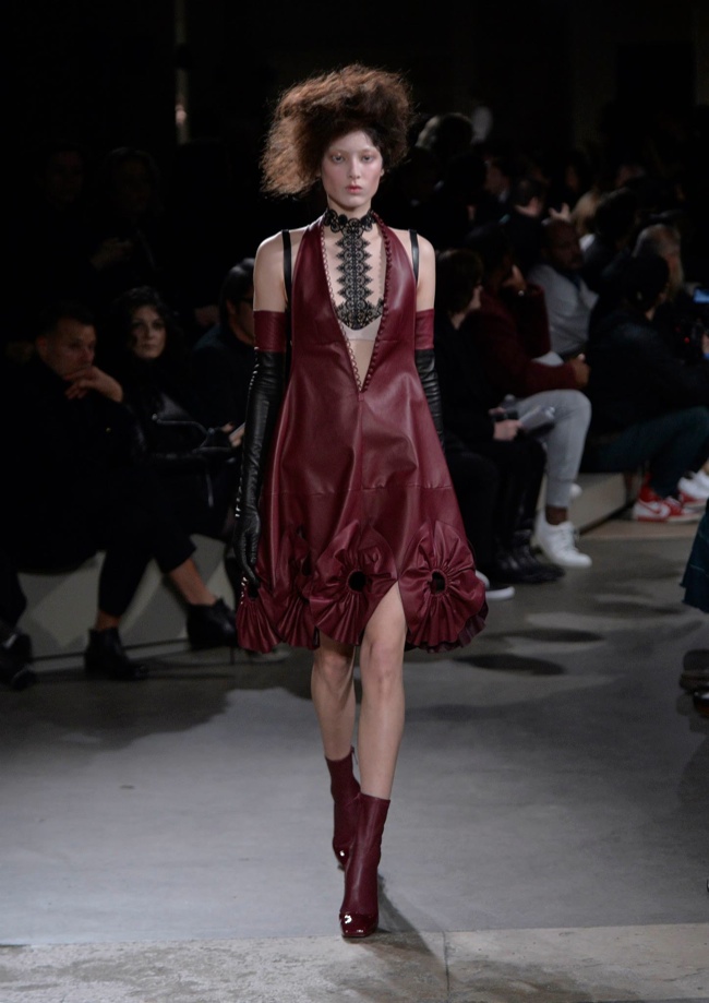 alexander-mcqueen-fall-winter-2015-runway20.jpg