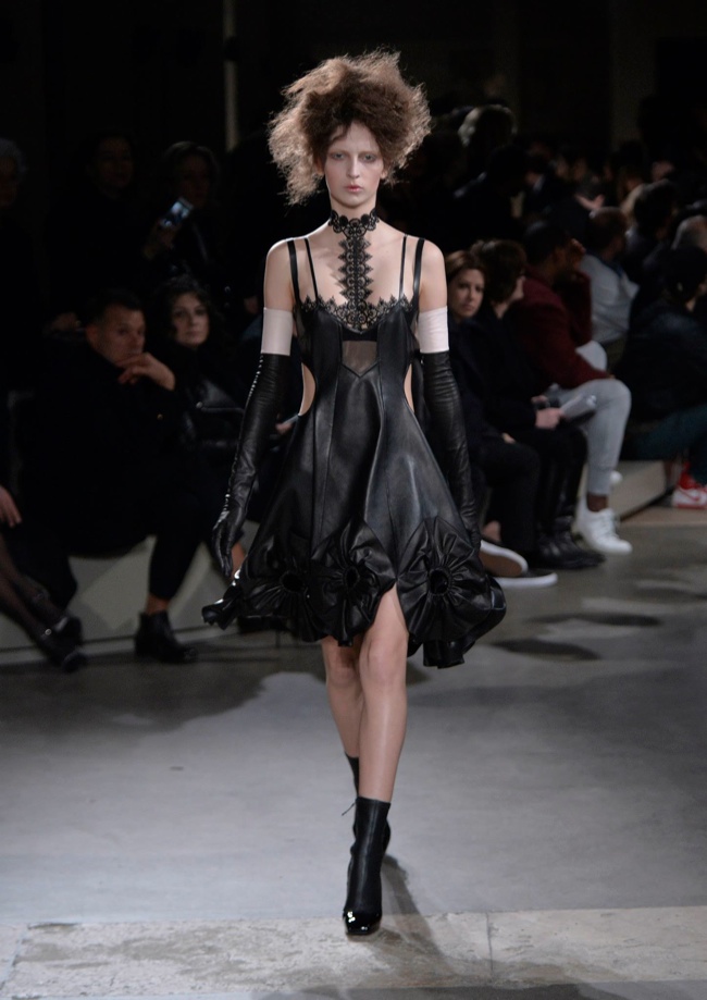 alexander-mcqueen-fall-winter-2015-runway21.jpg