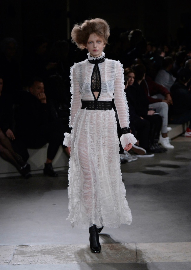 alexander-mcqueen-fall-winter-2015-runway24.jpg