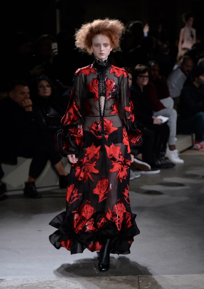 alexander-mcqueen-fall-winter-2015-runway31.jpg