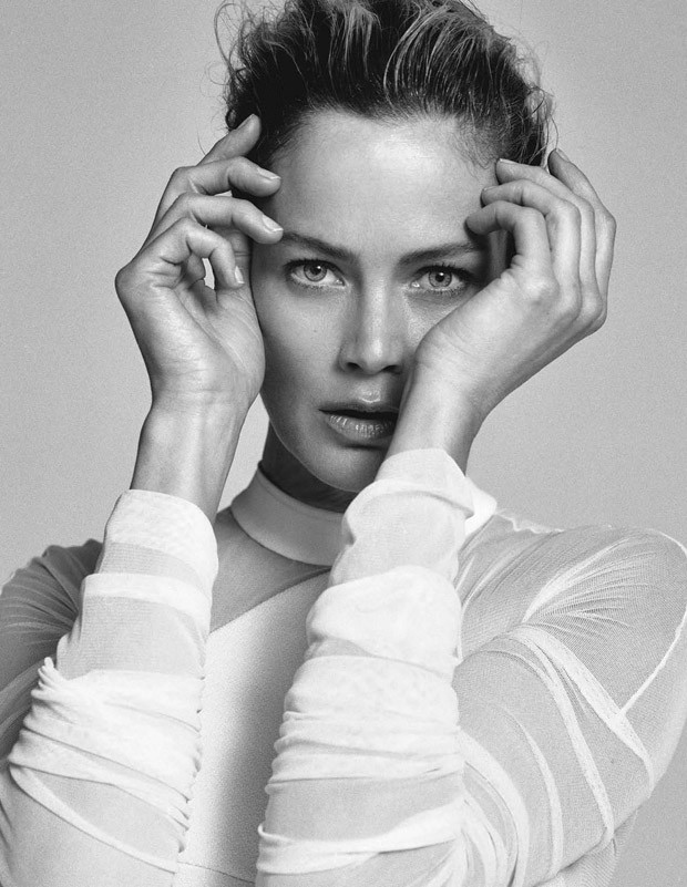 Carolyn-Murphy-Elle-Italia-Matt-Jones-14-620x801.jpg