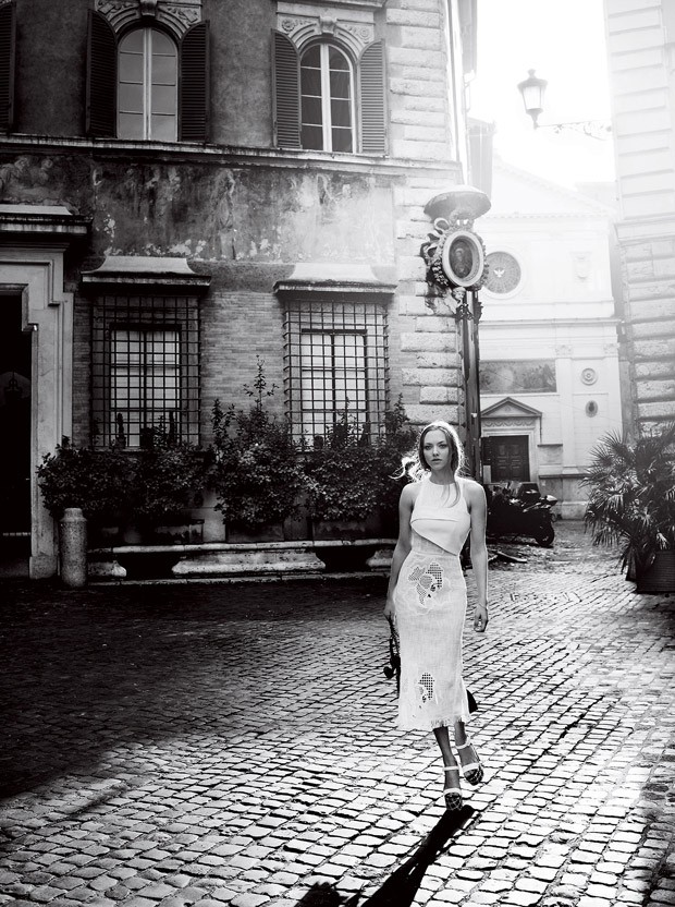 Amanda-Seyfried-Vogue-Mario-Testino-04-620x832.jpg