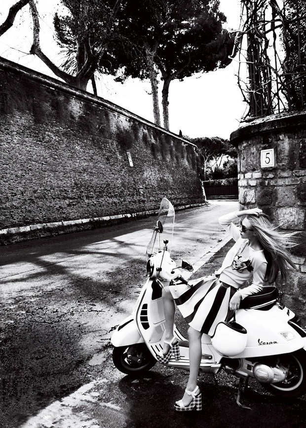 Amanda-Seyfried-Vogue-Mario-Testino-08-620x867.jpg