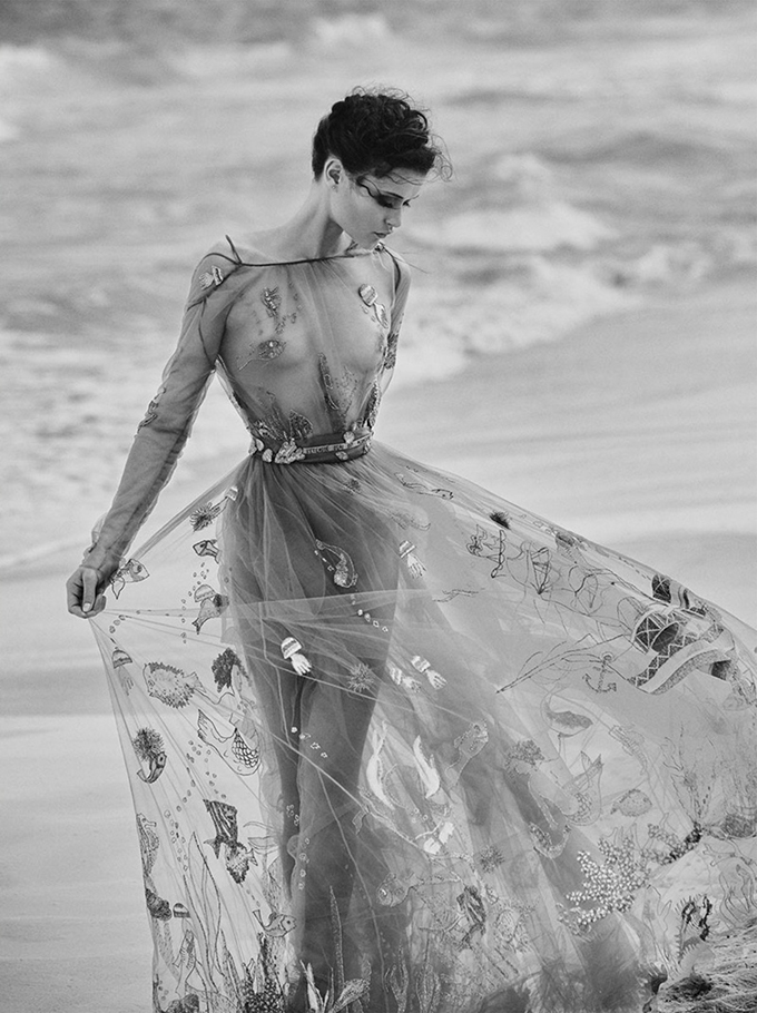 Chloe-Lecareux-Beach-Editorial02.jpg