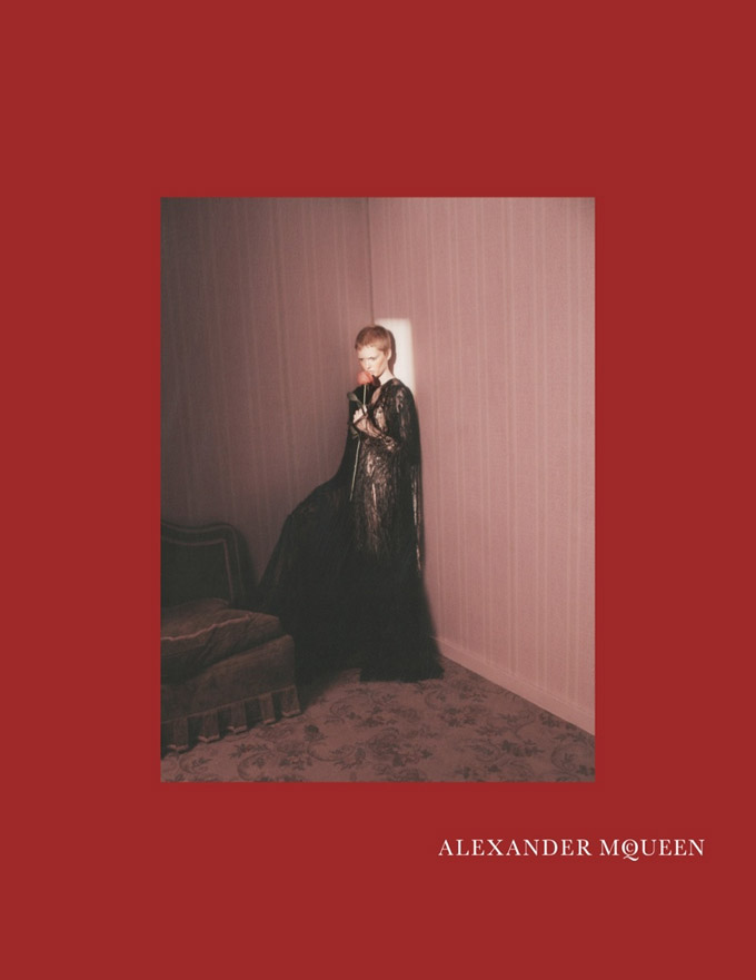 Alexander-McQueen-2015-Fall-Ad-Campaign02-800x1444.jpg