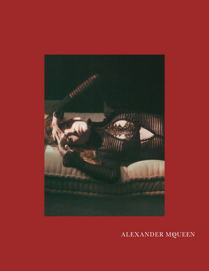 Alexander-McQueen-2015-Fall-Ad-Campaign03-800x1444.jpg