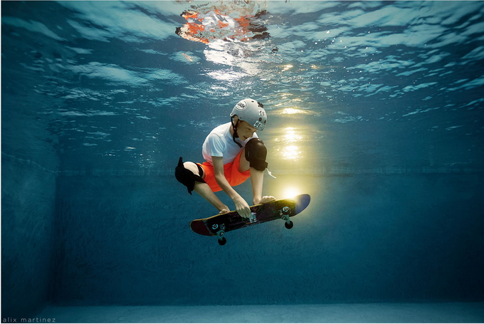 Дети занимаются спортом под водой в объективе Alix Martinez